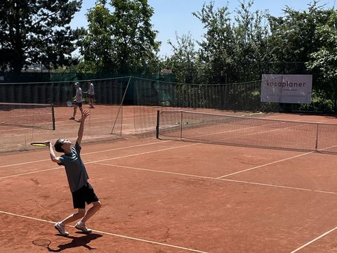 Foto 57 von 208: 9. Bad Vöslauer Thermencup powered by Kosaplaner: Eine tolle Tenniswoche mit vielen spannenden Spielen (vergrößern)