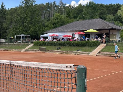 Foto 66 von 208: 9. Bad Vöslauer Thermencup powered by Kosaplaner: Eine tolle Tenniswoche mit vielen spannenden Spielen (vergrößern)