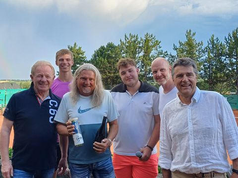 Foto 147 von 208: 9. Bad Vöslauer Thermencup powered by Kosaplaner: Eine tolle Tenniswoche mit vielen spannenden Spielen (vergrößern)