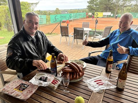 Foto 10 von 14: Saisonabschlussturnier 2025 – Spiel, Spaß und geselliges Beisammensein (vergrößern)