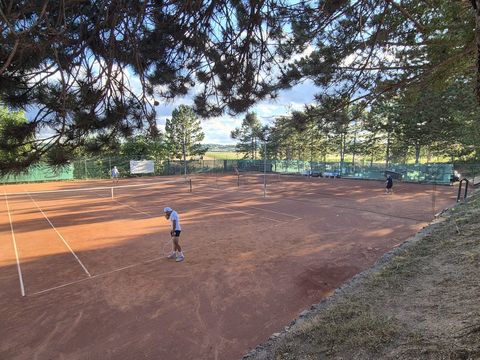 Foto 102 von 313: 10. Bad Vöslauer Thermencup 2026: Eine Woche voller Tennis auf höchstem Niveau (vergrößern)