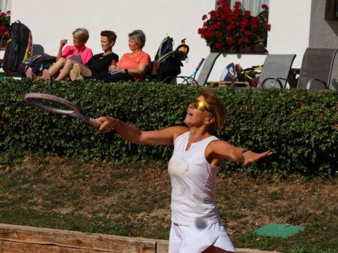 Foto 87 von 114: Gelungenes Saisonabschlussturnier – eine erfolgreiche Tennissaison 2026 geht zu Ende. (vergrößern)